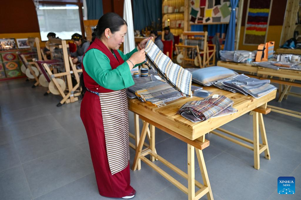 Pulu weaving industry revitalized in Xizang, SW China