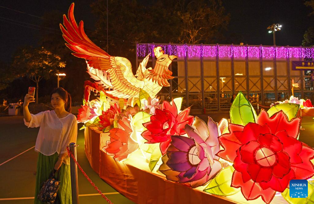 Lantern fair marking upcoming Mid-Autumn Festival, National Day held in HK