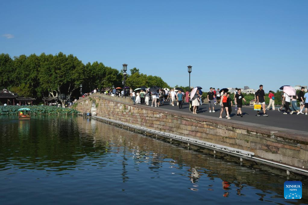 Chinese enjoy three-day holiday for Mid-Autumn Festival