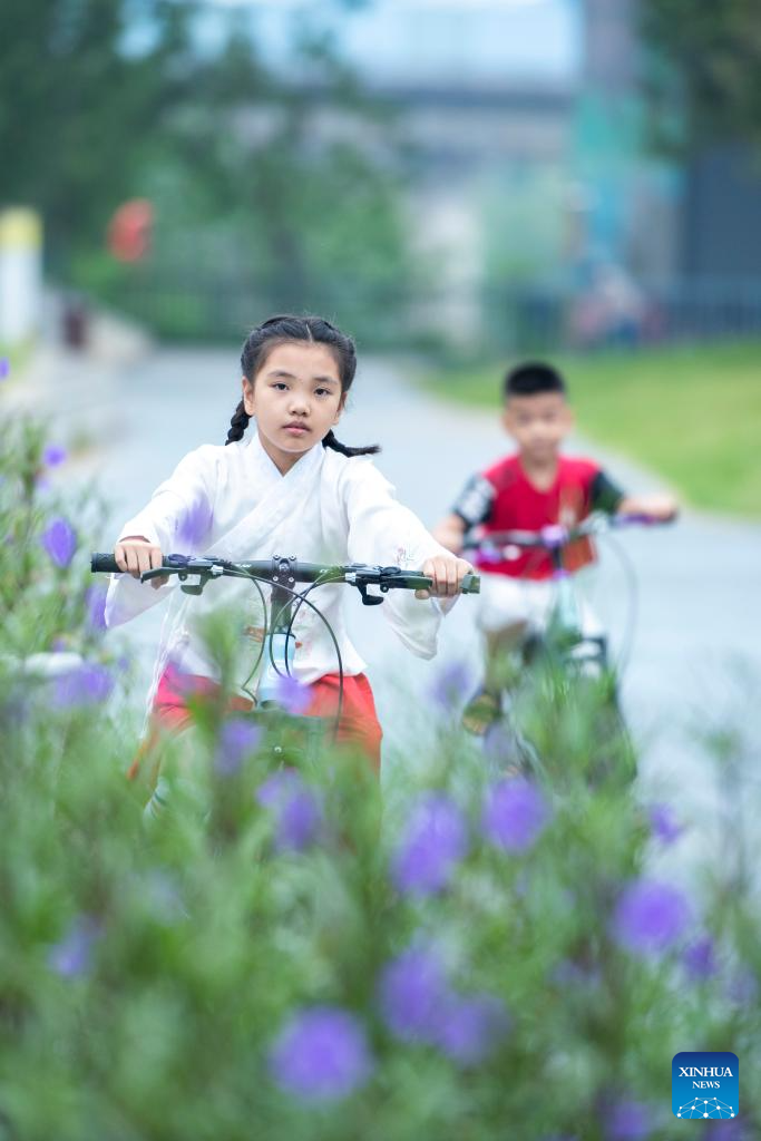 Chinese enjoy three-day holiday for Mid-Autumn Festival