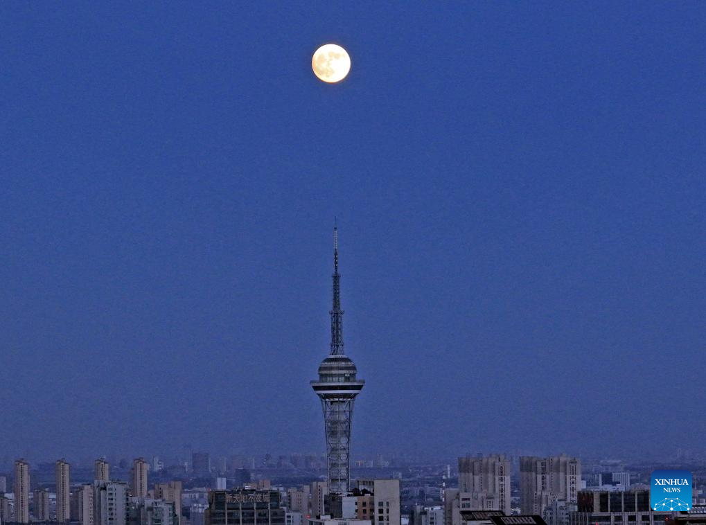 Full moon shines on night of Mid-Autumn Festival in China