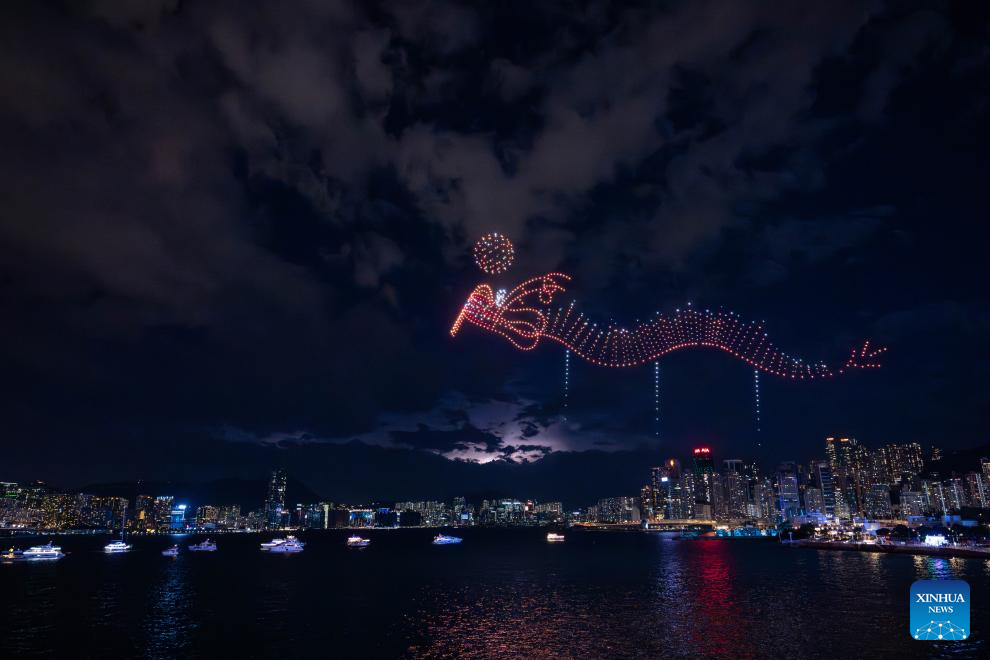 Feature: Lanterns, fire dragon light up Hong Kong's Mid-Autumn night