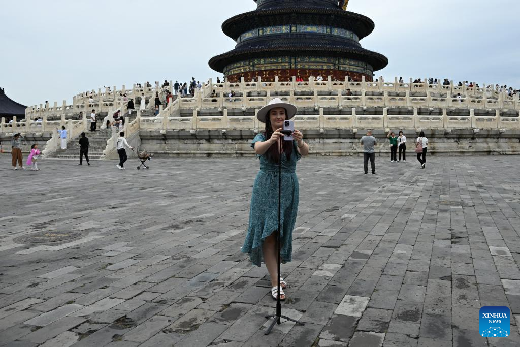 Across China: U.S. travel agent delegation savors China's rich culture, modern convenience