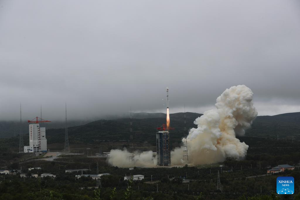 China successfully launches 6 new satellites