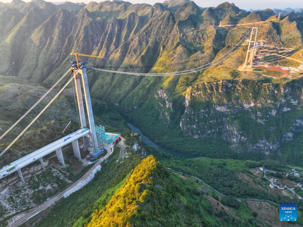 Huajiang grand canyon bridge under construction in Guizhou