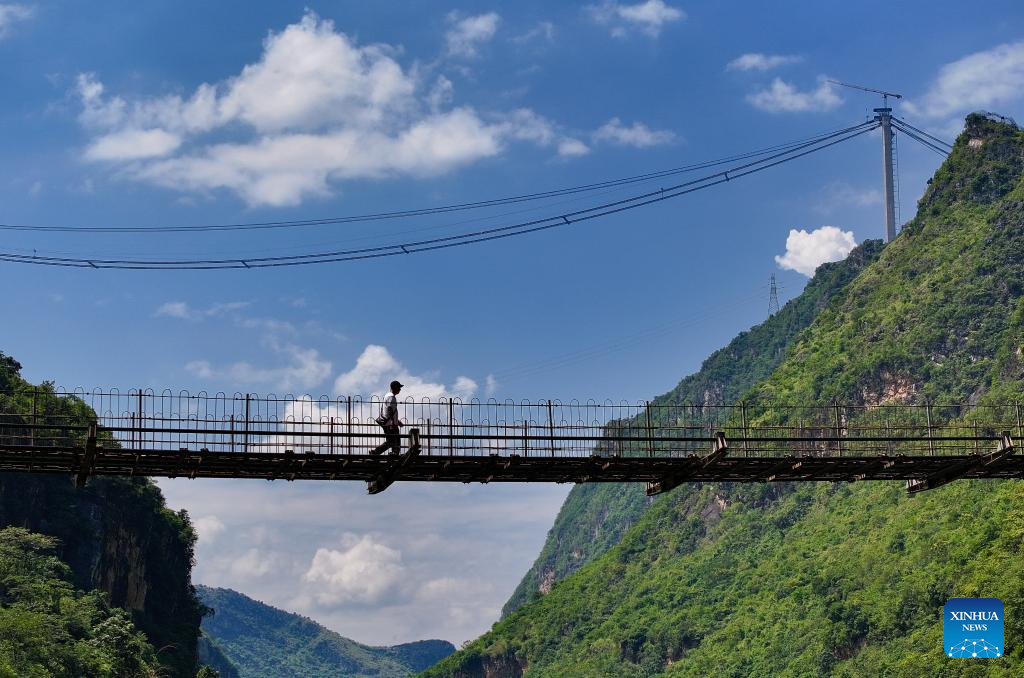 Huajiang grand canyon bridge under construction in Guizhou