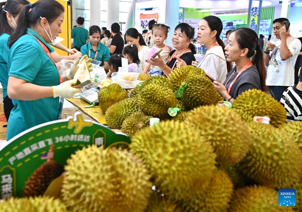 Diverse international products attract visitors at 21st China-ASEAN Expo in Nanning