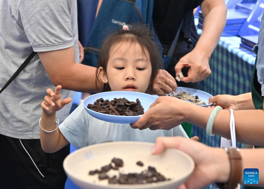 Diverse international products attract visitors at 21st China-ASEAN Expo in Nanning