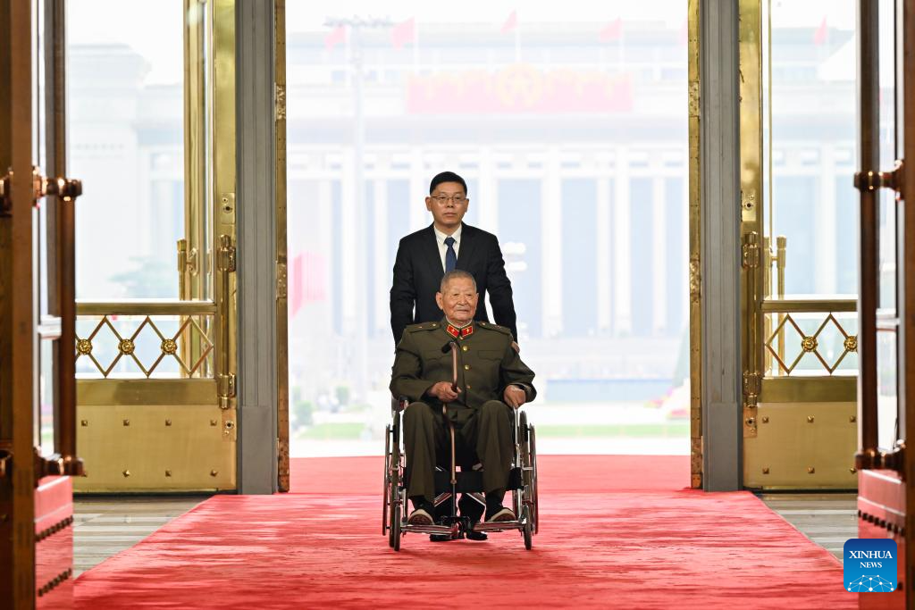 China holds ceremony awarding highest state honors