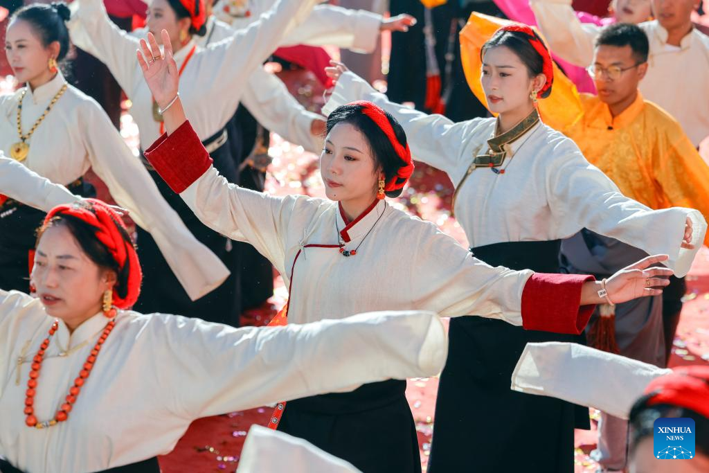 Celebration held ahead of 75th founding anniversary of PRC in Sichuan