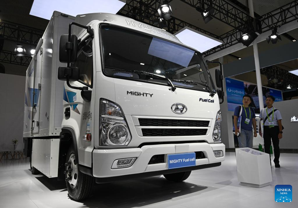 Cutting-edge technologies, products of NEV showcased in Hainan