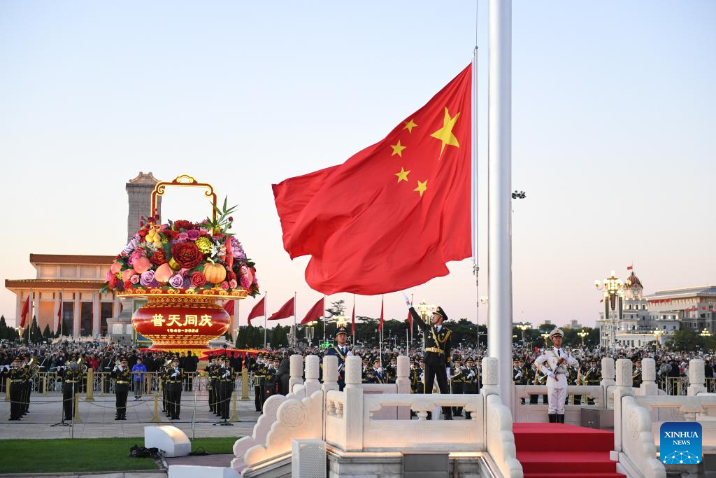 Flag-raising ceremony held at Tian'anmen Square to mark 75th founding anniv. of PRC