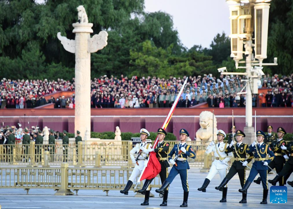 Flag-raising ceremony held at Tian'anmen Square to mark 75th founding anniv. of PRC