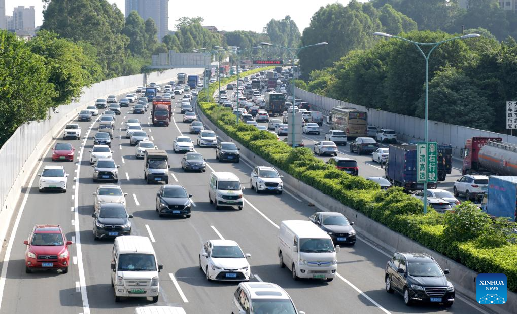 China braces for travel peak on 1st day of National Day holiday