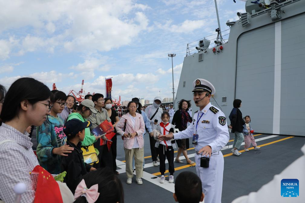 Chinese naval ships open to public tours during National Day holiday