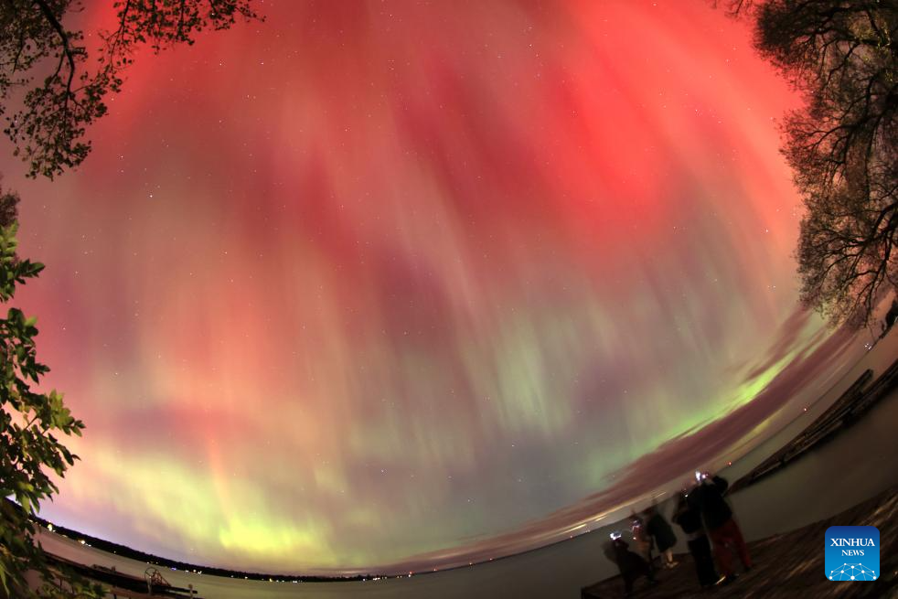 Aurora seen in Lake Simcoe, Canada