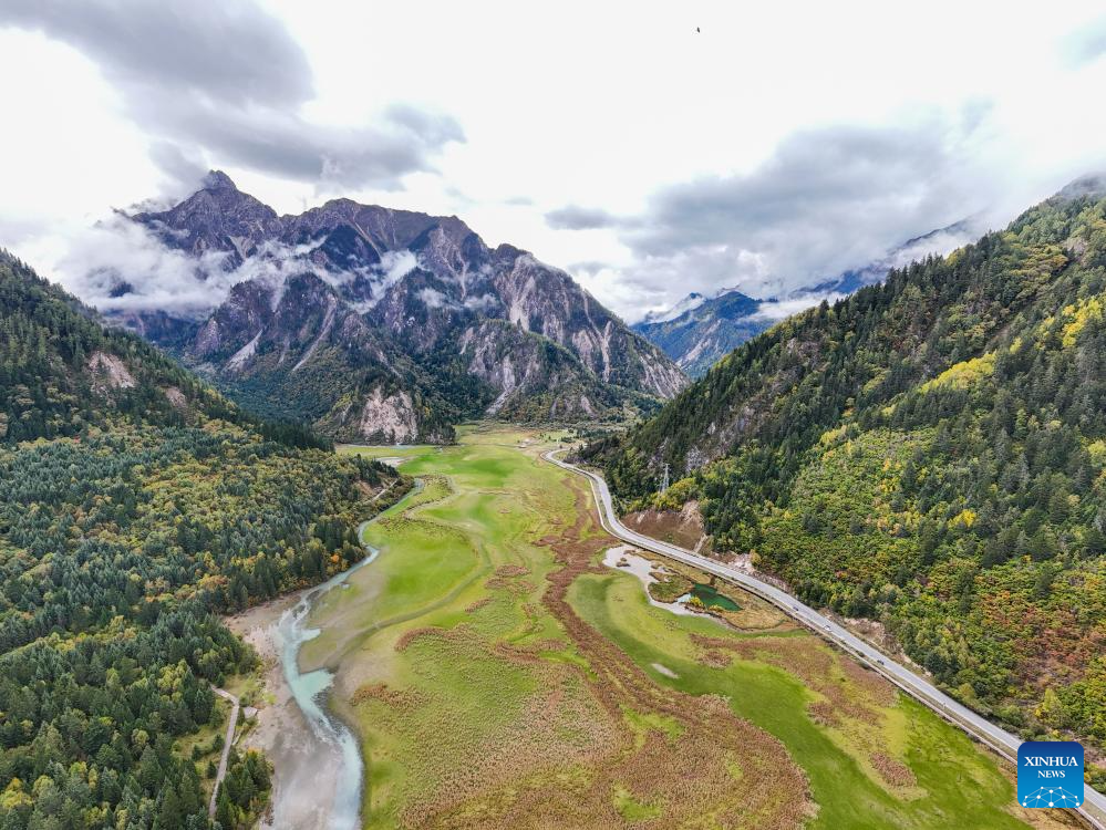 Autumn view of Jiuzhaigou in China's Sichuan