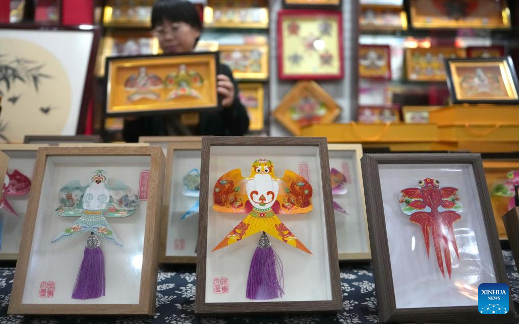 Kite industry thrives in Weifang, east China's Shandong