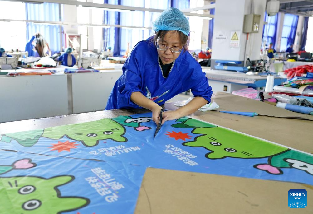 Kite industry thrives in Weifang, east China's Shandong