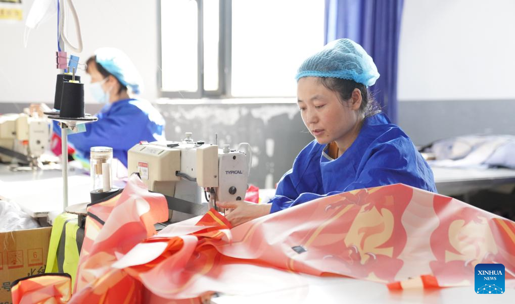 Kite industry thrives in Weifang, east China's Shandong