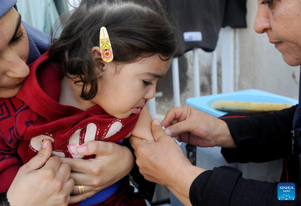 Lebanese children vaccinated in Syria