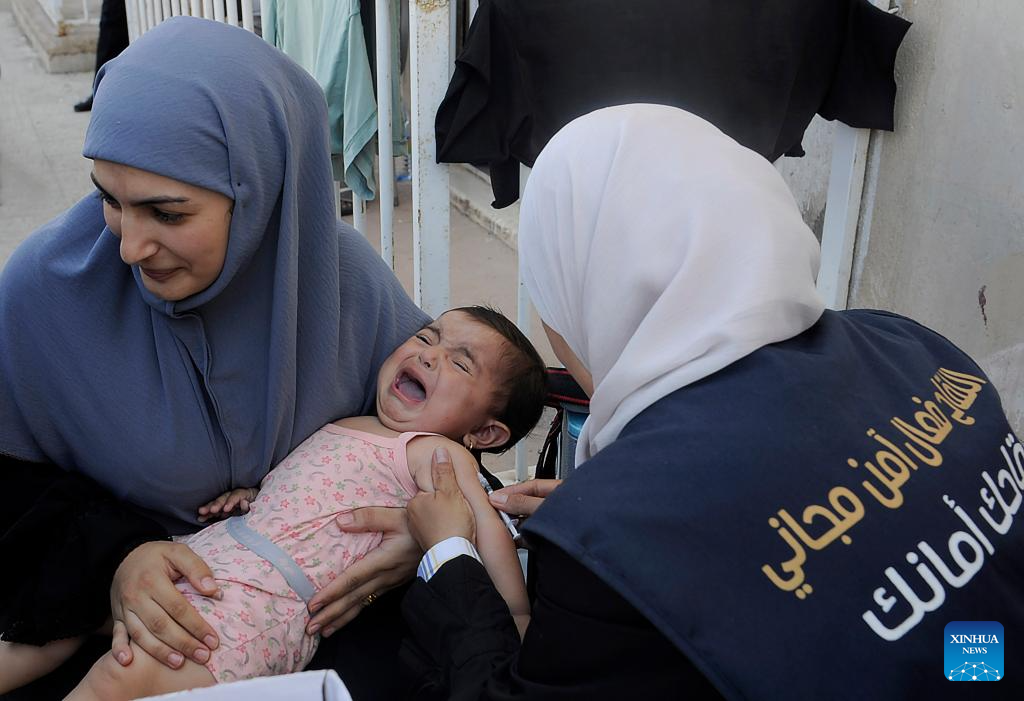 Lebanese children vaccinated in Syria