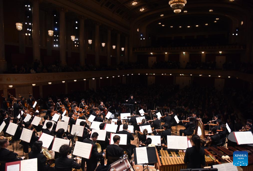 China's symphony orchestra performs in Vienna