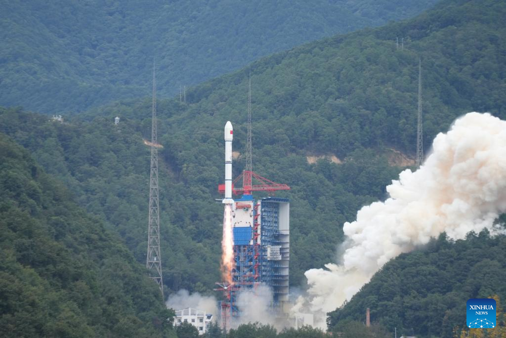 China launches new remote-sensing satellite group