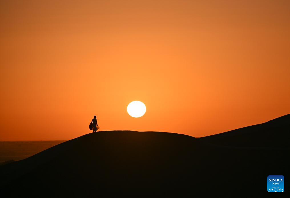 Autumn scenery attracts tourists in NW China's Xinjiang