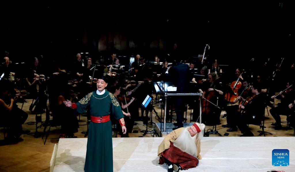 Chinese drama merges Western symphony, Peking Opera to tell paper-making legend