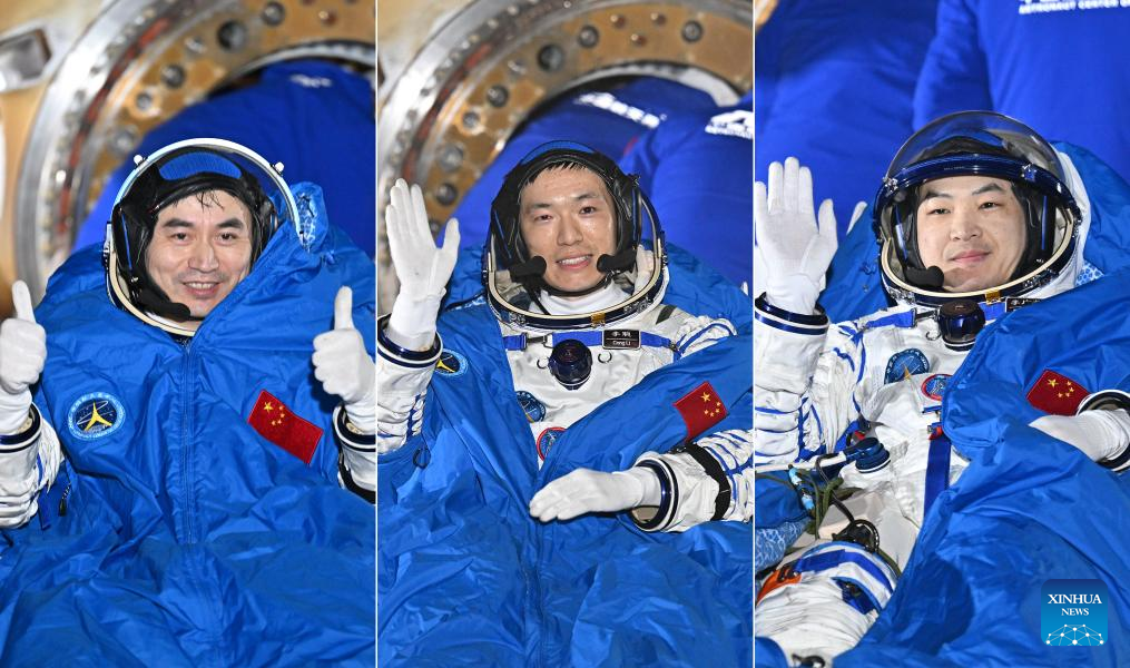 Chinese astronauts return to Earth safely, experiencing busy, joyful space life