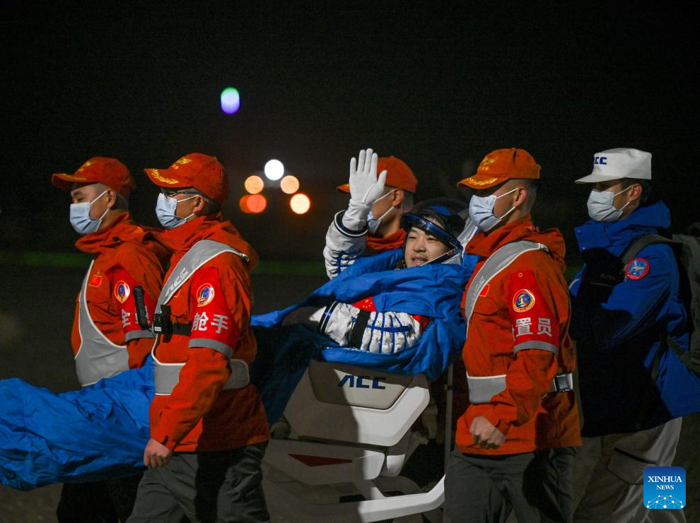 Chinese astronauts return to Earth safely, experiencing busy, joyful space life