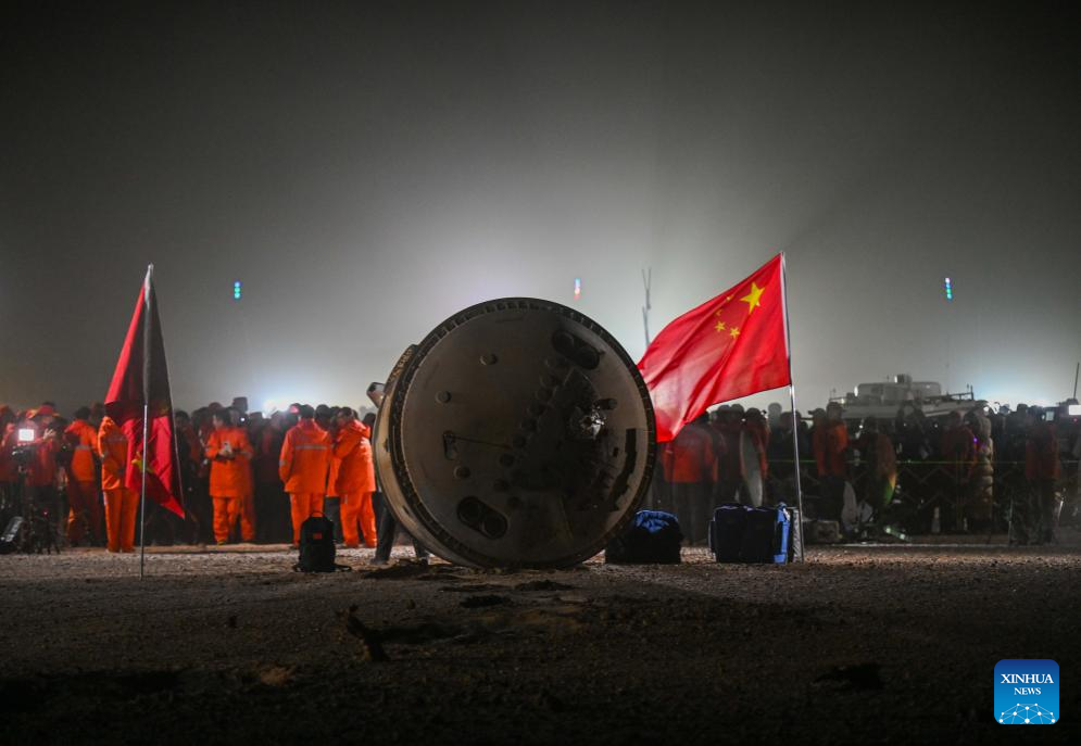 Chinese astronauts return to Earth safely, experiencing busy, joyful space life