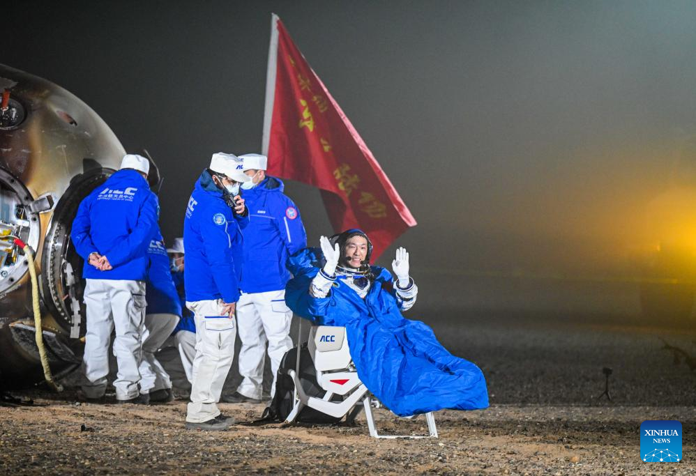 Chinese astronauts return to Earth safely, experiencing busy, joyful space life