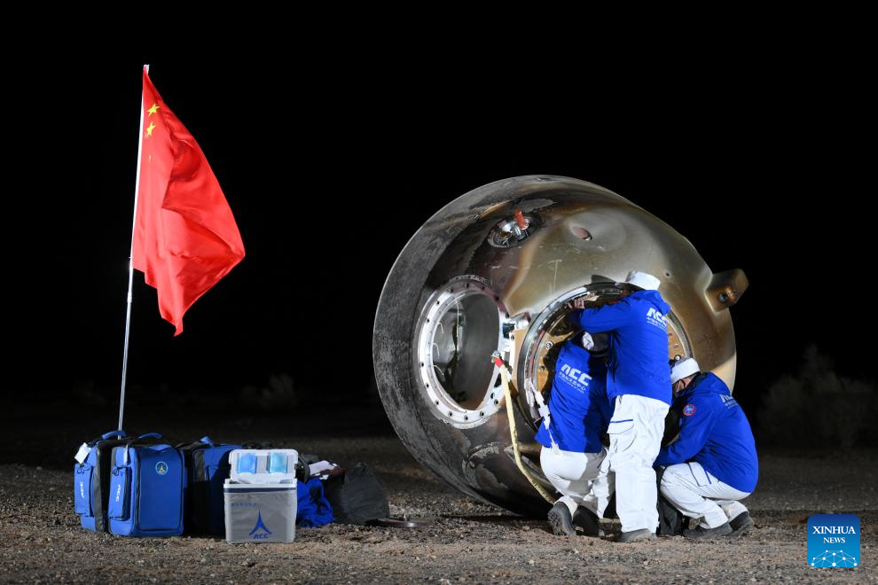 Chinese astronauts return to Earth safely, experiencing busy, joyful space life