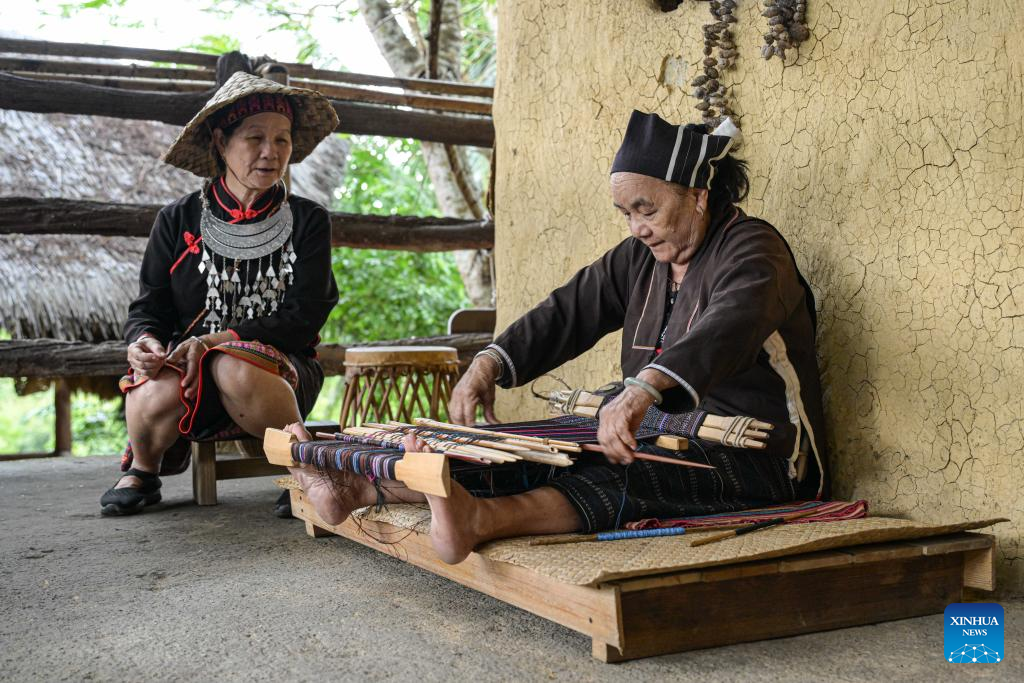 Hainan's tourism area dedicated to promoting culture of Li ethnic minority