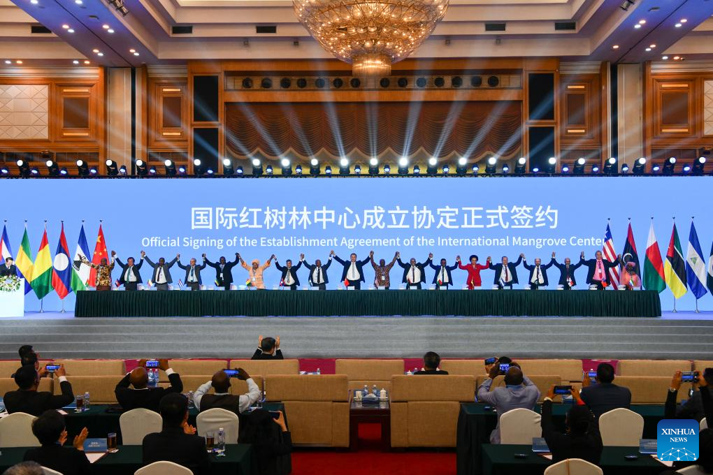 Agreement on establishing world's 1st international mangrove center signed in Shenzhen