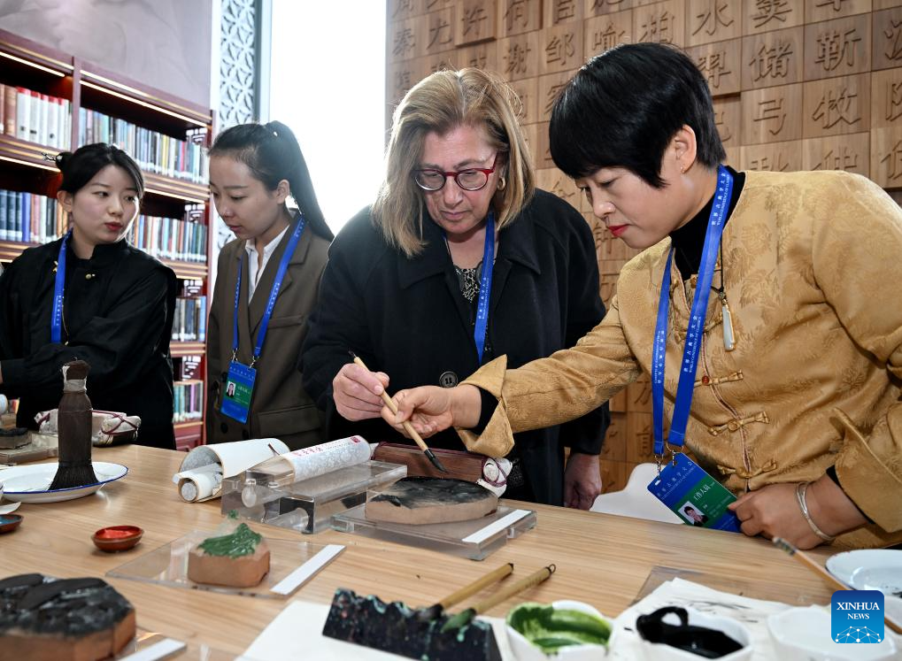 Exhibition on classical studies achievements opens in Beijing