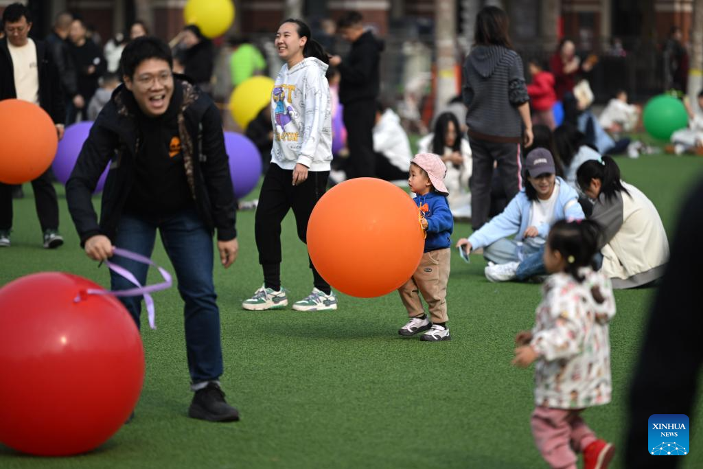 People enjoy leisure time at Minyuan Square in China's Tianjin