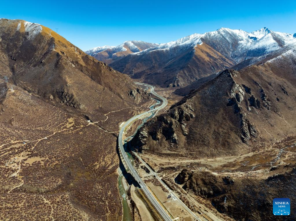 Scenery of Sichuan-Xizang highway in SW China