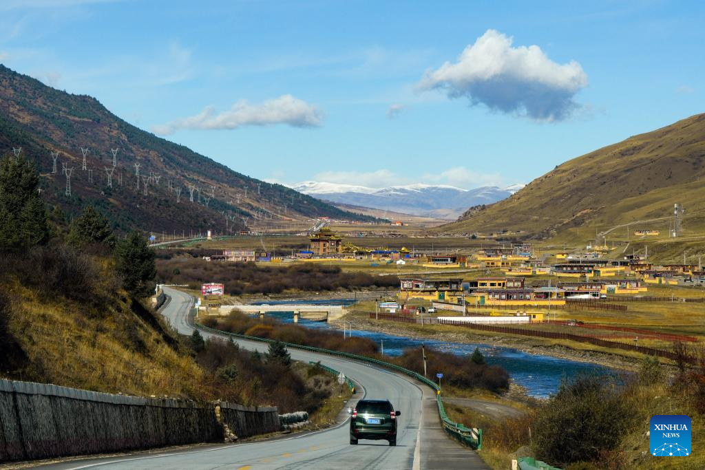 Scenery of Sichuan-Xizang highway in SW China