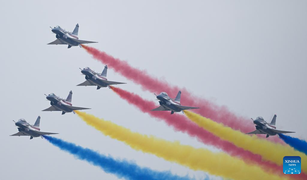 Aircraft conduct adaptive training for Airshow China in Zhuhai