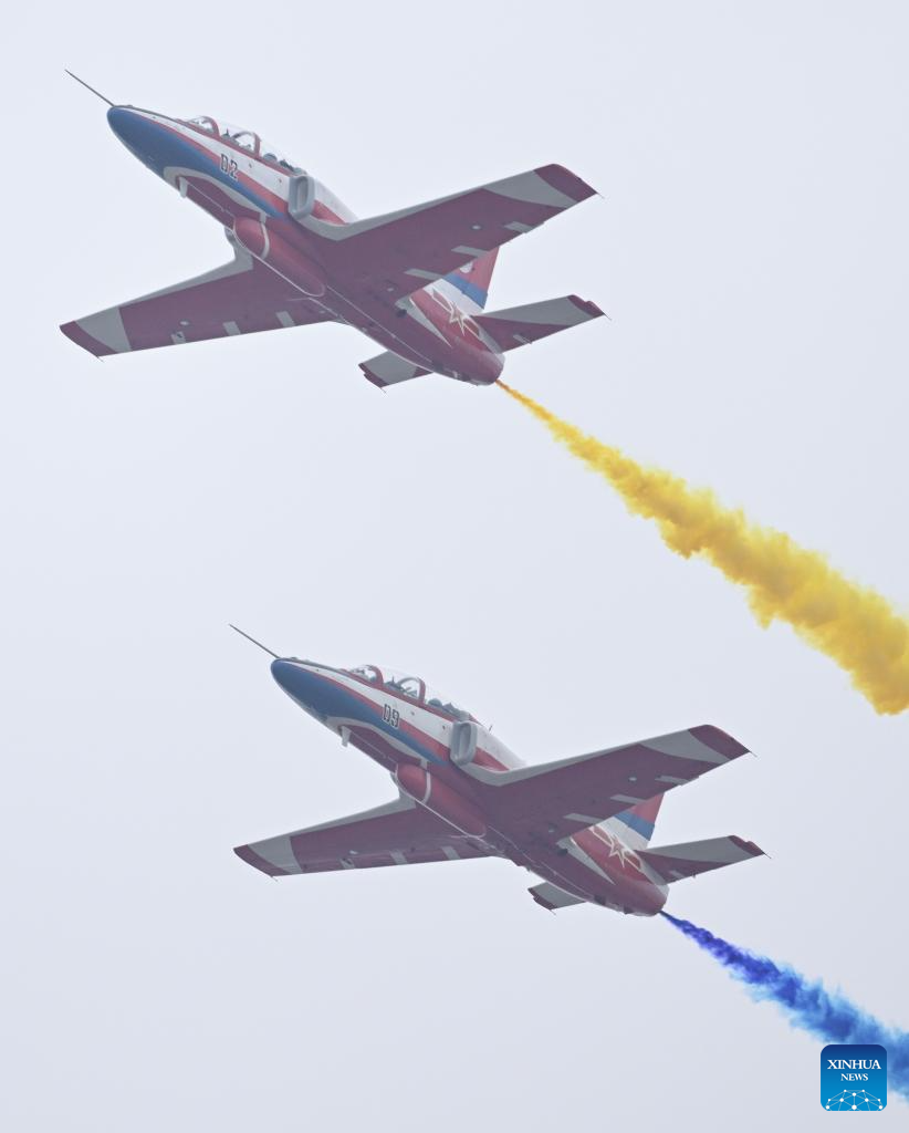 Aircraft conduct adaptive training for Airshow China in Zhuhai