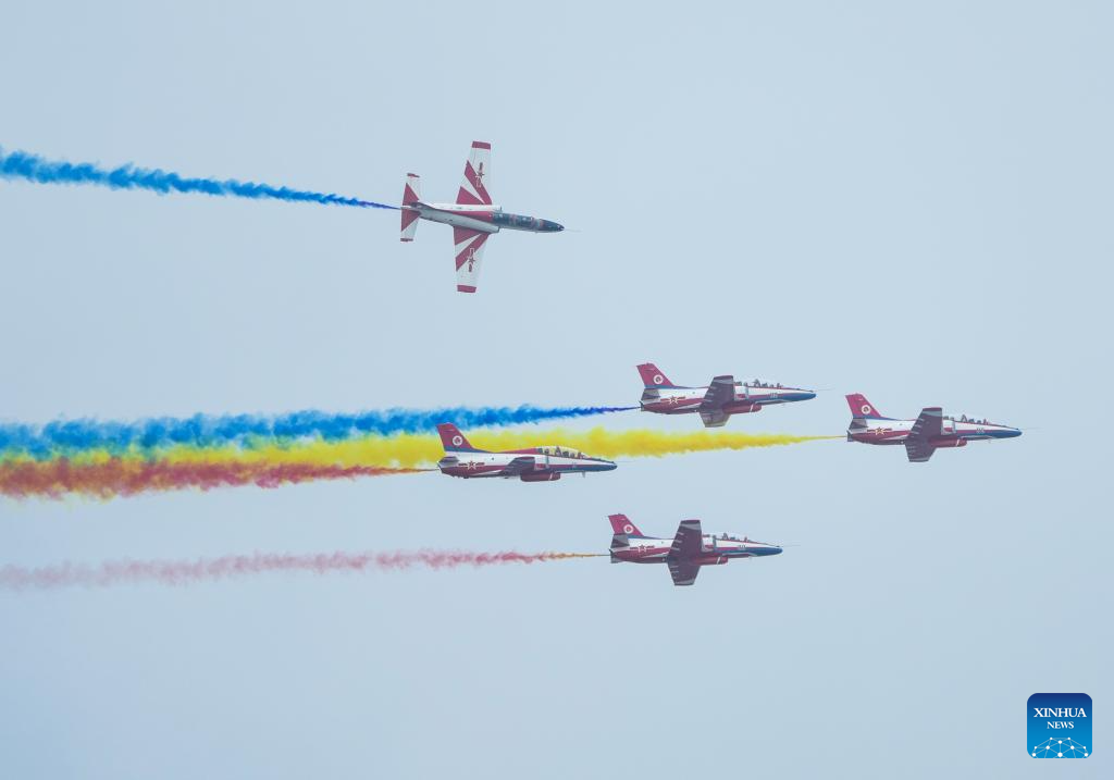 Aircraft conduct adaptive training for Airshow China in Zhuhai