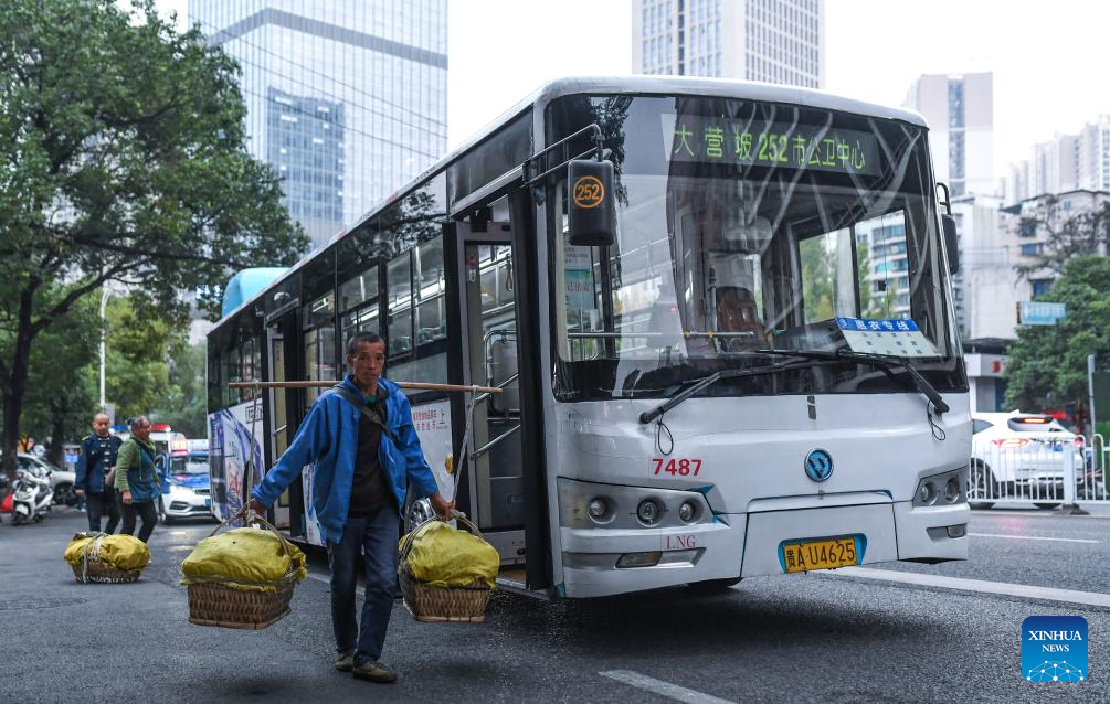 Special bus line helps villagers sell agricultural products in Guizhou