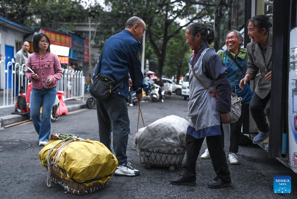 Special bus line helps villagers sell agricultural products in Guizhou