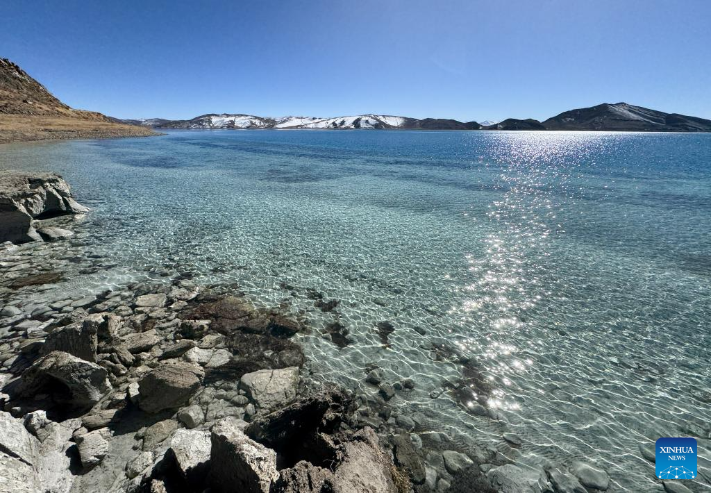 Scenery of Yamzbog Yumco Lake in China's Xizang