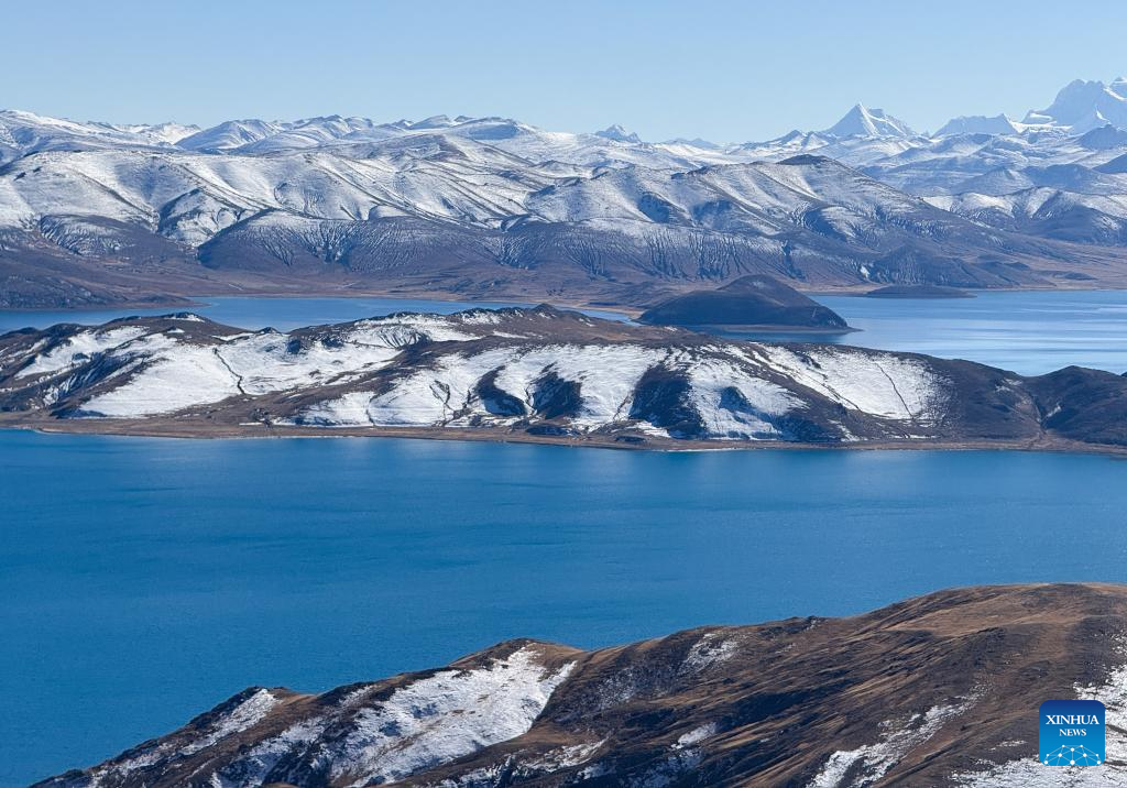 Scenery of Yamzbog Yumco Lake in China's Xizang