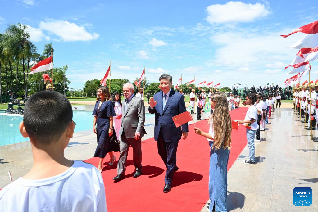 Xi attends welcome ceremony held by Brazilian president