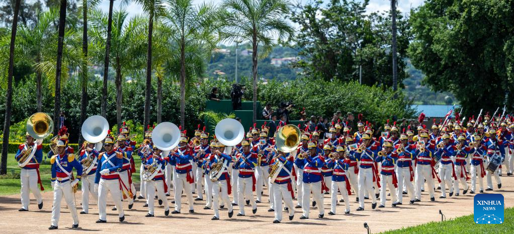 Xi attends welcome ceremony held by Brazilian president